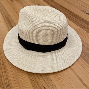 Women’s White Wide Brim Panama Straw Hat